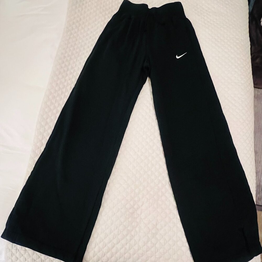 LIKE NEW Nike Sportswear Phoenix Fleece Wide Leg Pants